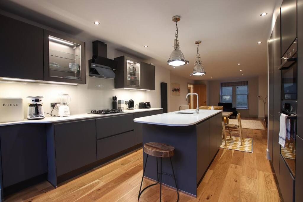 Stylish 2 Bed Home In The Heart Of Clifton Бристоль Экстерьер фото